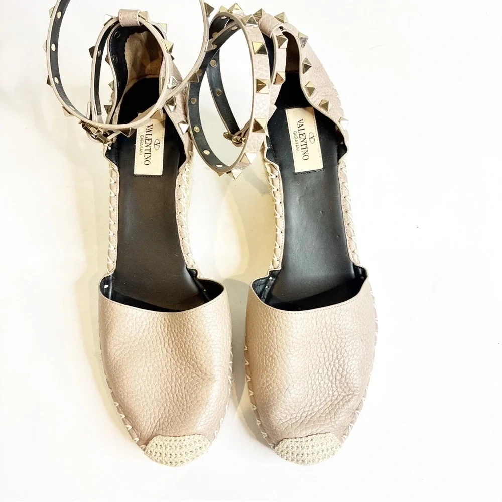Valentino Rockstud 85 Grainy Leather Wedge Sandal, Pale Pink 41